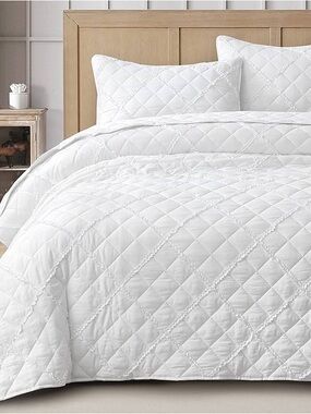 Classic Quilted Queen White quilt Set - Soft All-Season Bedding